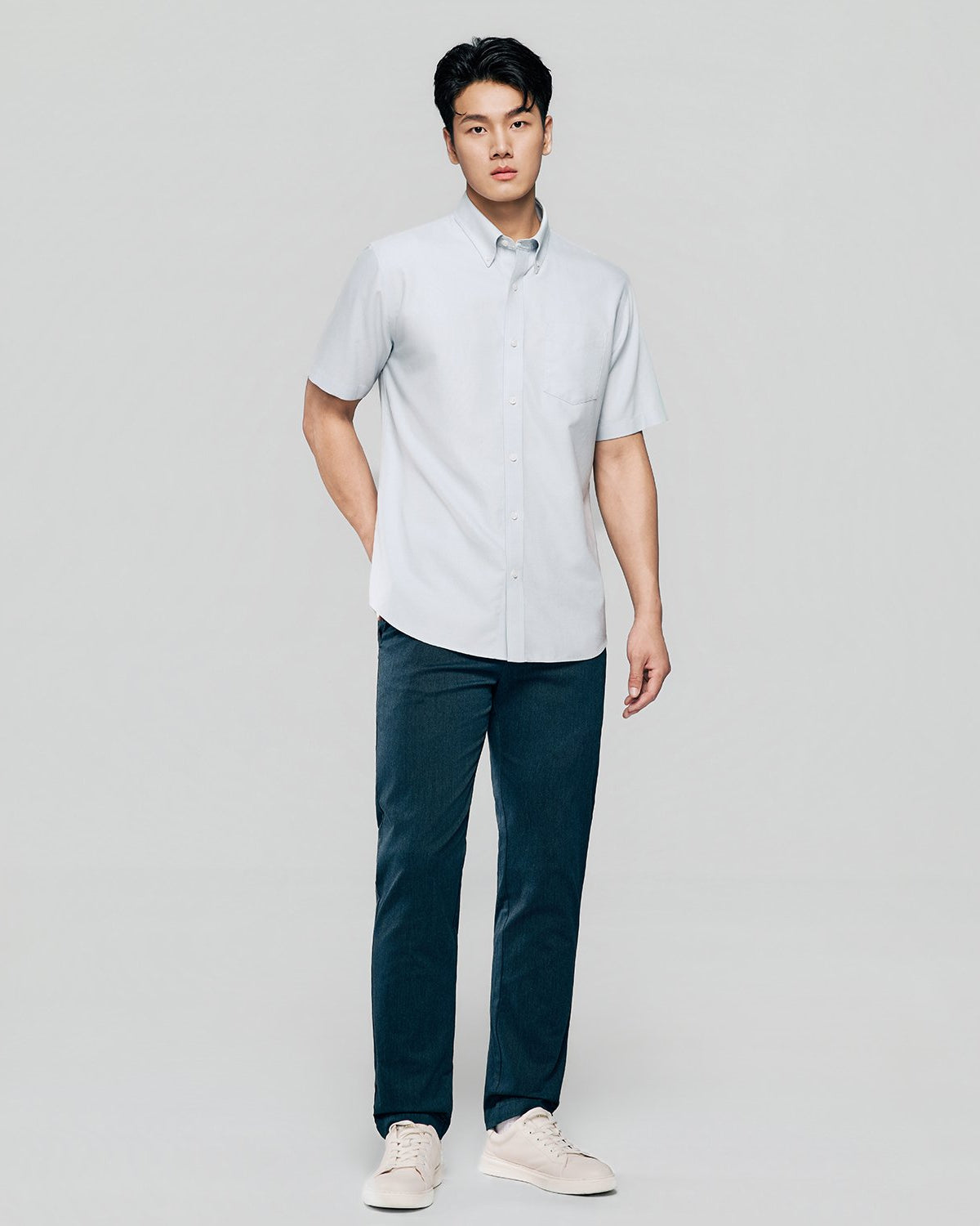 Men's Wrinkle Free Oxford Short Sleeve Shirt - Image 2