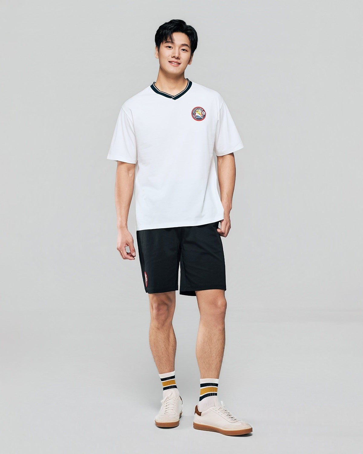 Men's Minions Relaxed V Neck Print Tee - Image 1