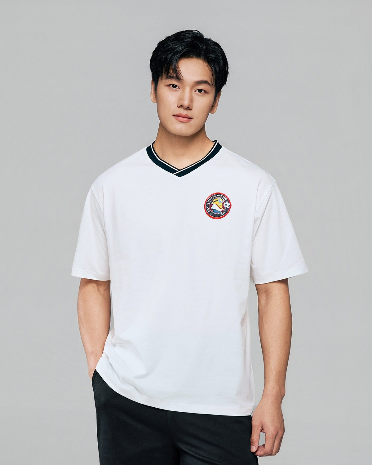 Men's Minions Relaxed V Neck Print Tee - Image 3