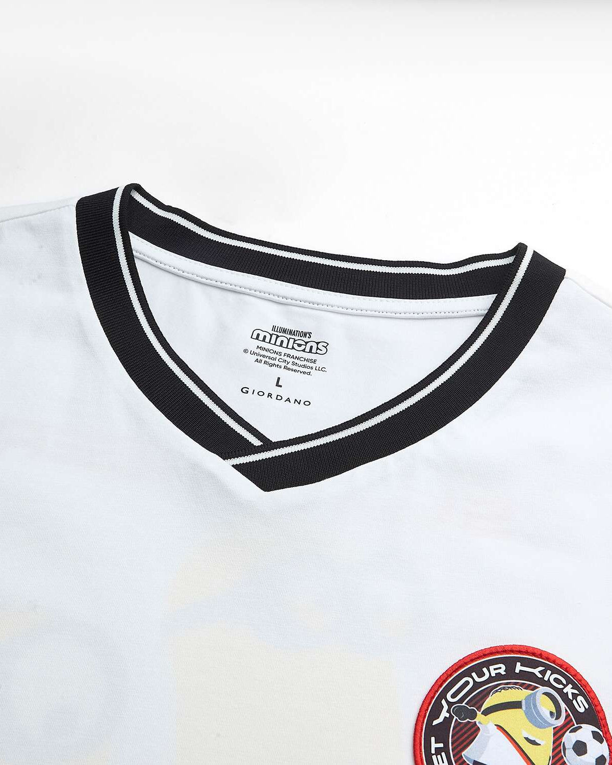 Men's Minions Relaxed V Neck Print Tee - Image 7
