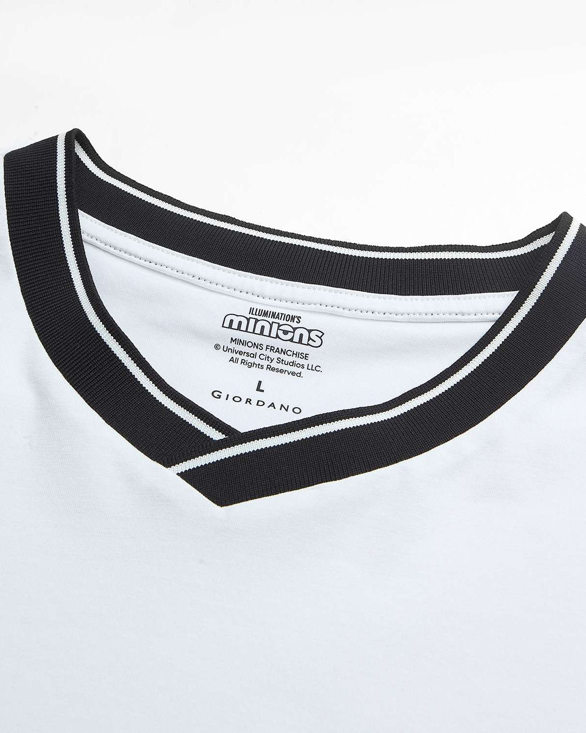 Men's Minions Relaxed V Neck Print Tee - Image 7