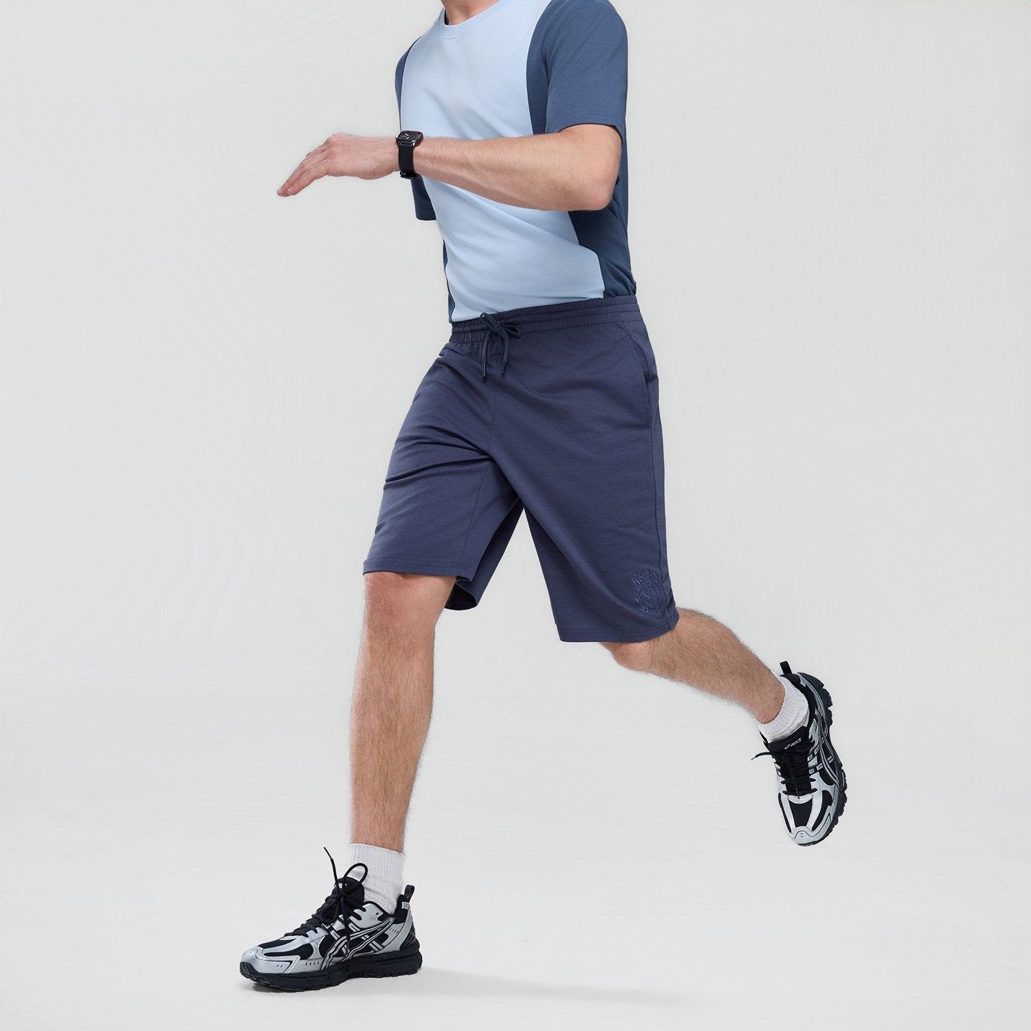 Men's Mid Rise Regular Embroidery Shorts - Image 4
