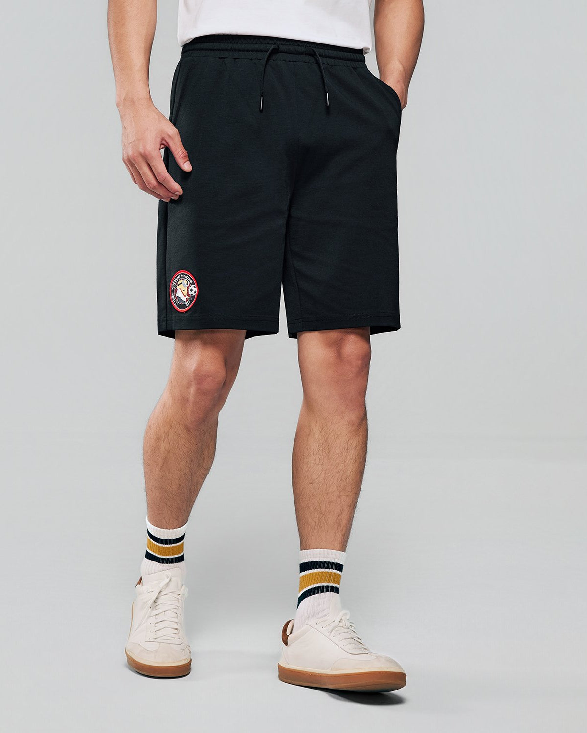 Men's Minions Mid Rise Relaxed Fit Shorts - Image 2