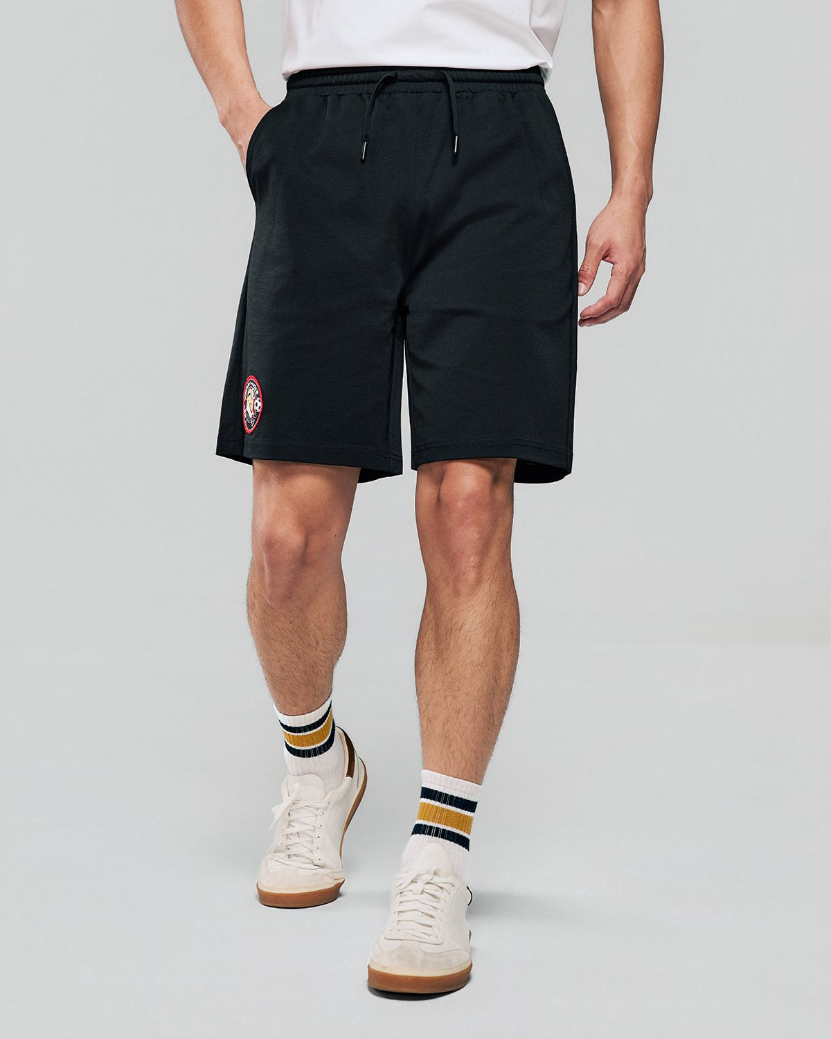 Men's Minions Mid Rise Relaxed Fit Shorts - Image 3