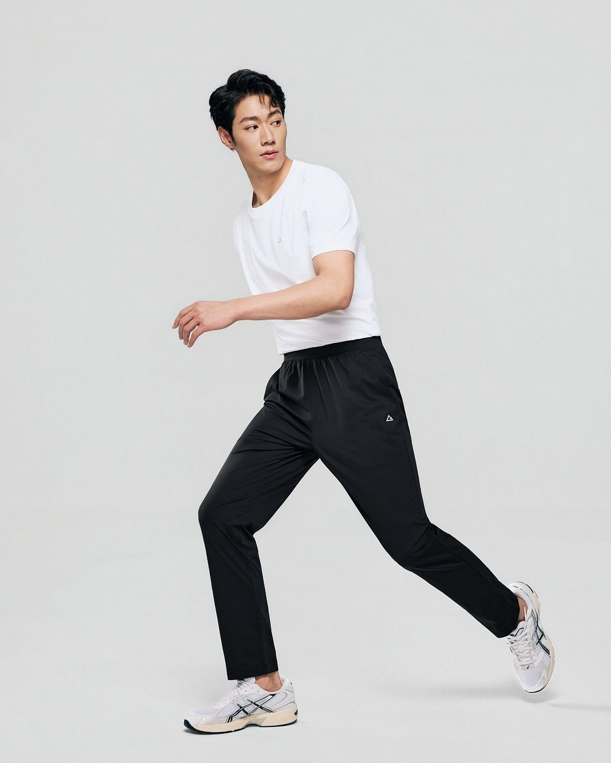 Men's Mid-Rise Slim Taper Jogger Pants - Image 2