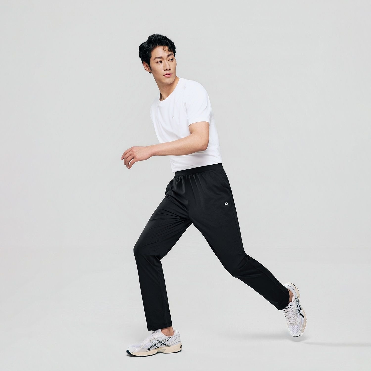 Men's Mid-Rise Slim Taper Jogger Pants - Image 2