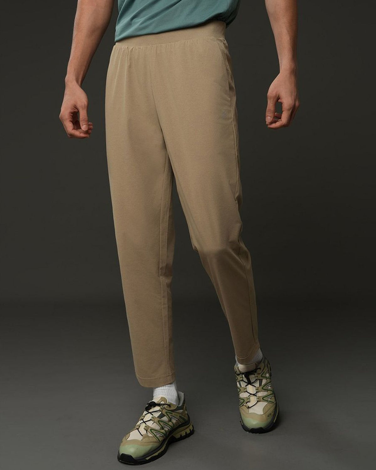 Men's Mid-Rise Slim Taper Jogger Pants - Image 1