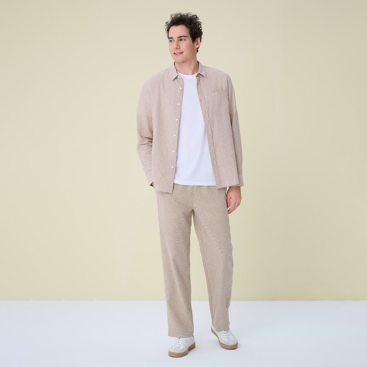 Men's Mid Rise Relaxed Straight Elastic Waist Khakis - Image 1