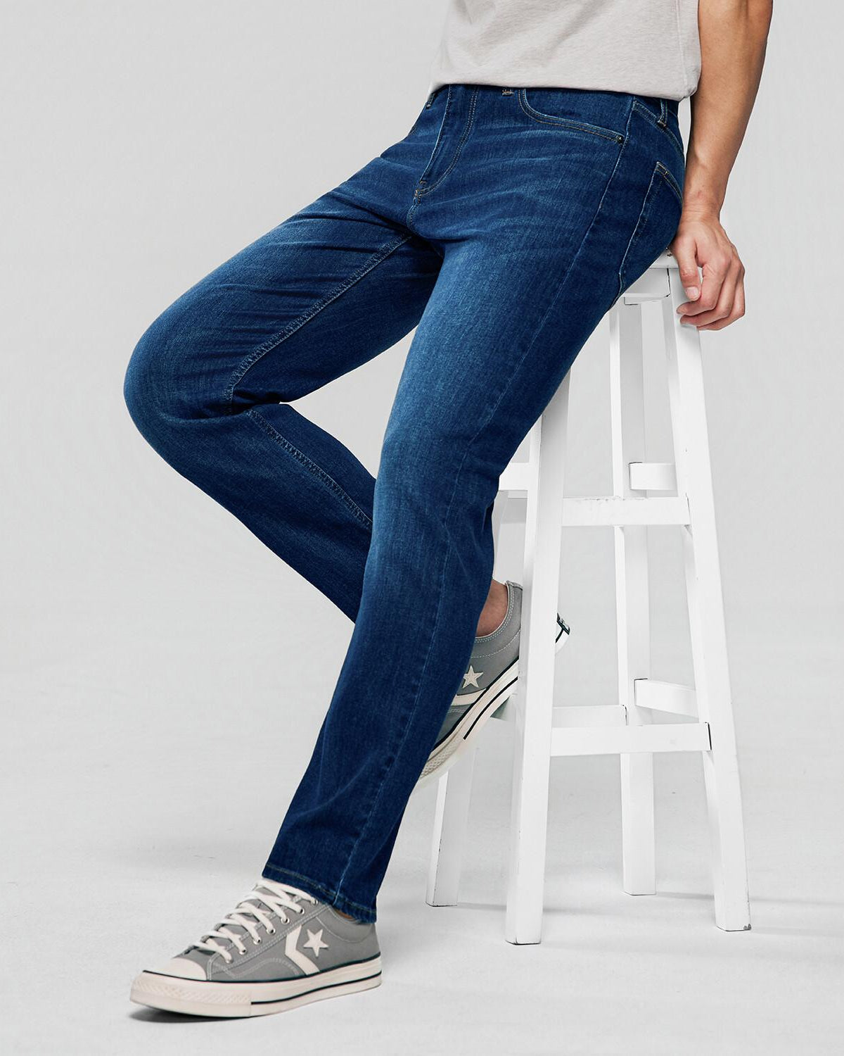 Men's Mid Rise Tapered Jeans - Image 7