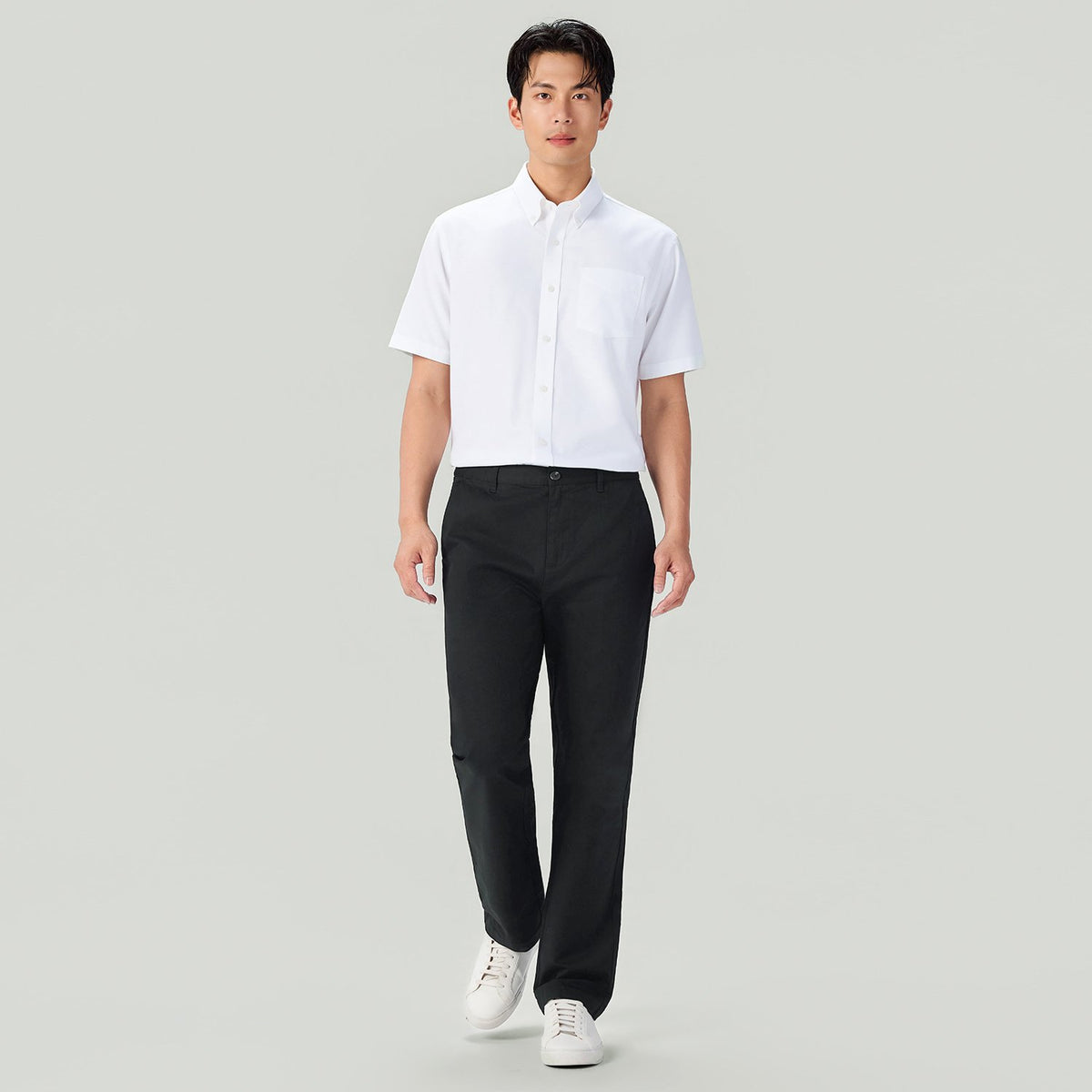 Men's Twill Mid Rise Regular Taper Khakis - Image 1