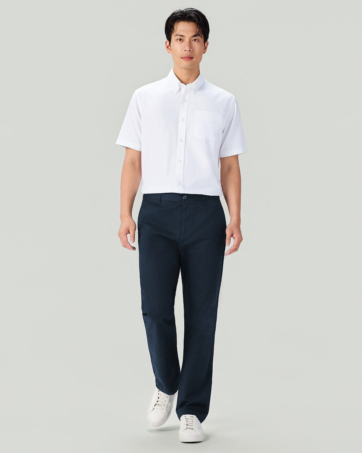 Men's Twill Mid Rise Regular Taper Khakis - Image 1