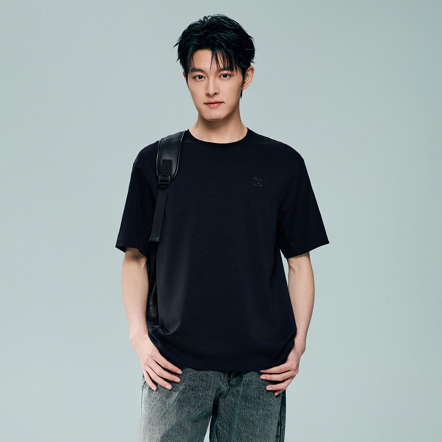 Men's Interlocked Crewneck Loose Tee - Image 4