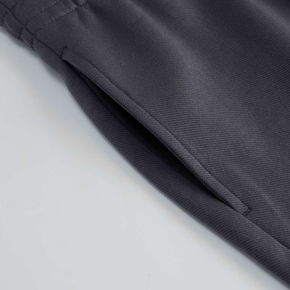 Men’s Interlock Mid‑Rise Regular Fit Elastic Waist Shorts - Giordano Online