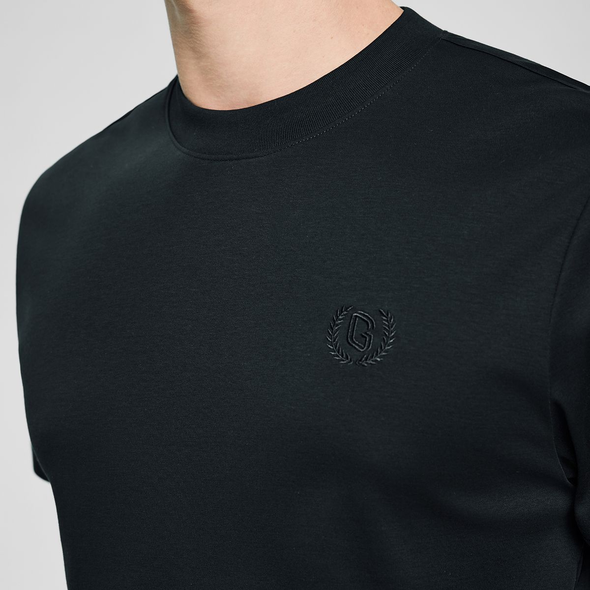 Men's Slim Fit Liquid Touch Cotton Crew Neck Tee - Giordano Online