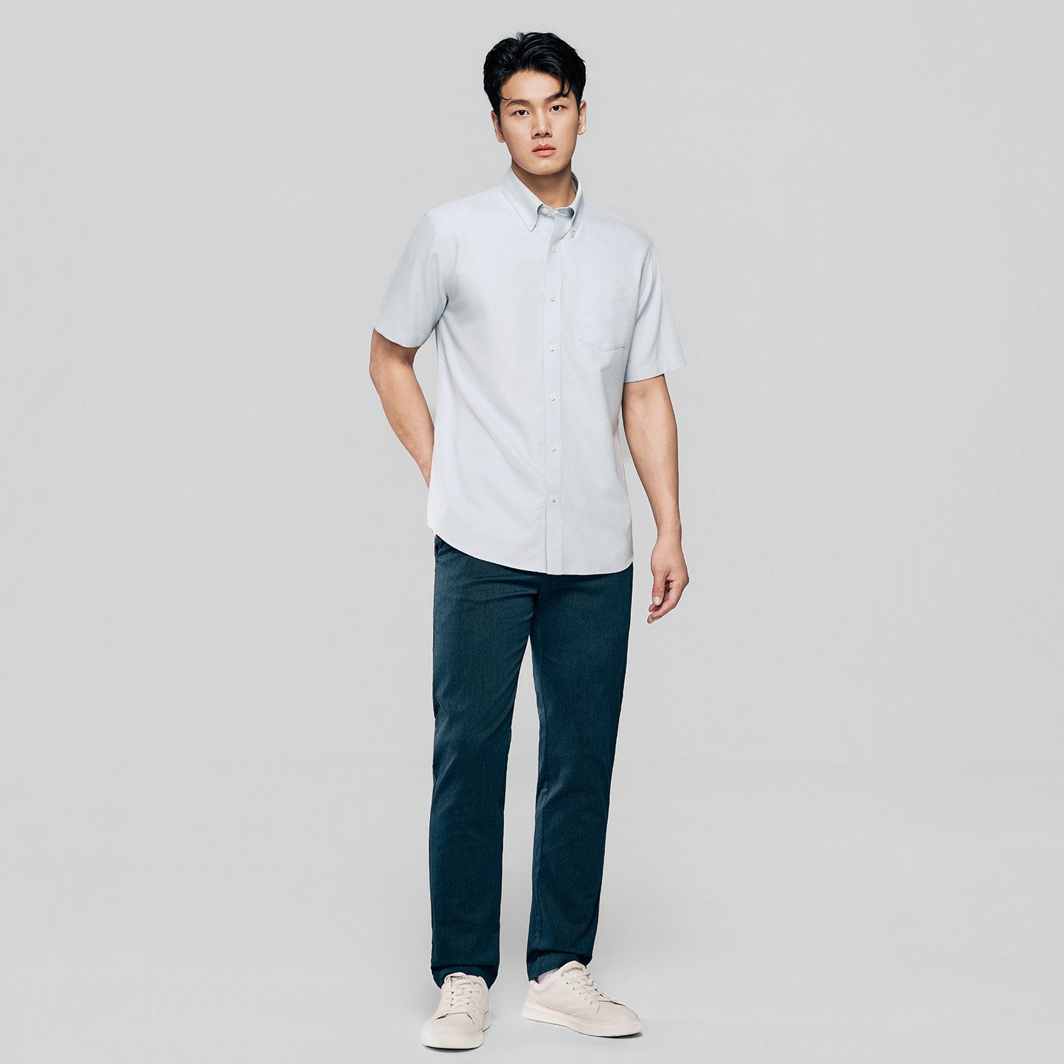 Men's Wrinkle Free Oxford Short Sleeve Shirt - Image 2