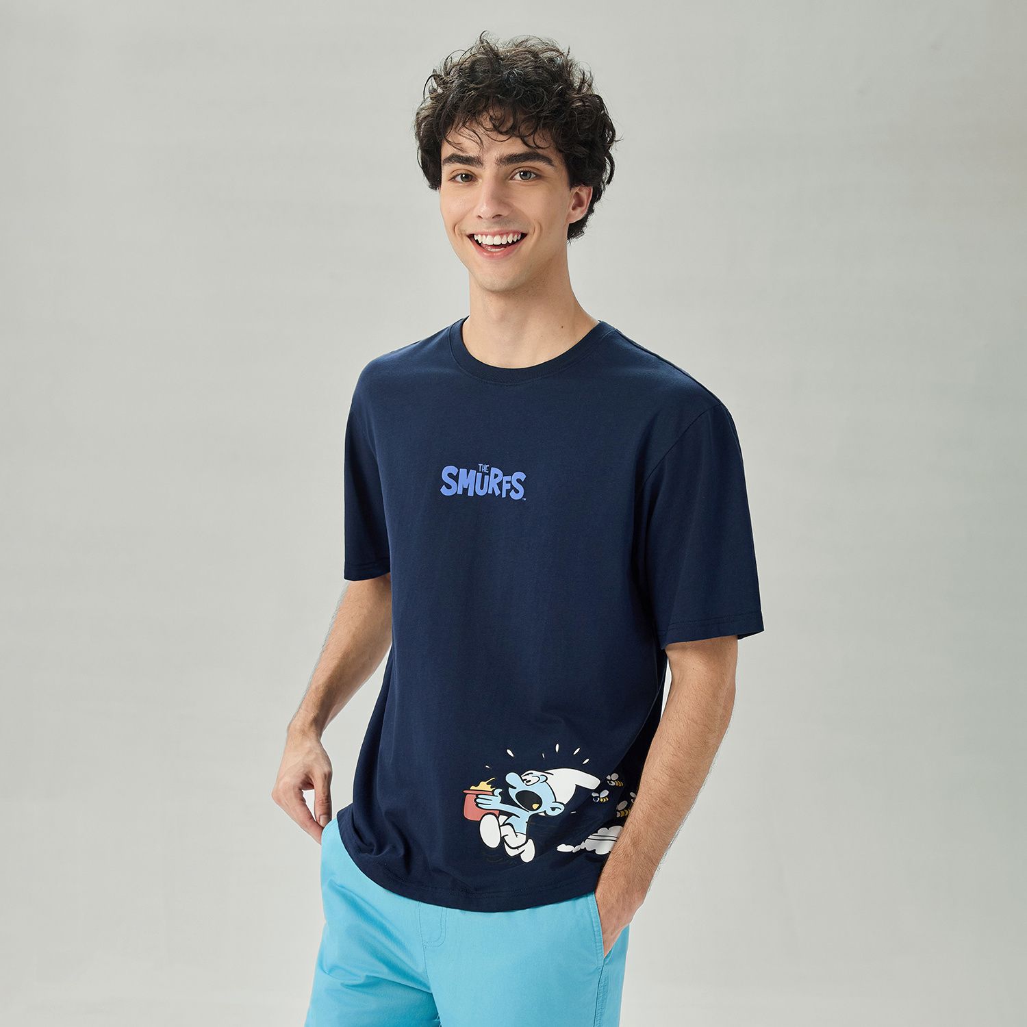 Men's Relaxed Fit Smurfs Print Crew Neck Tee - Image 4