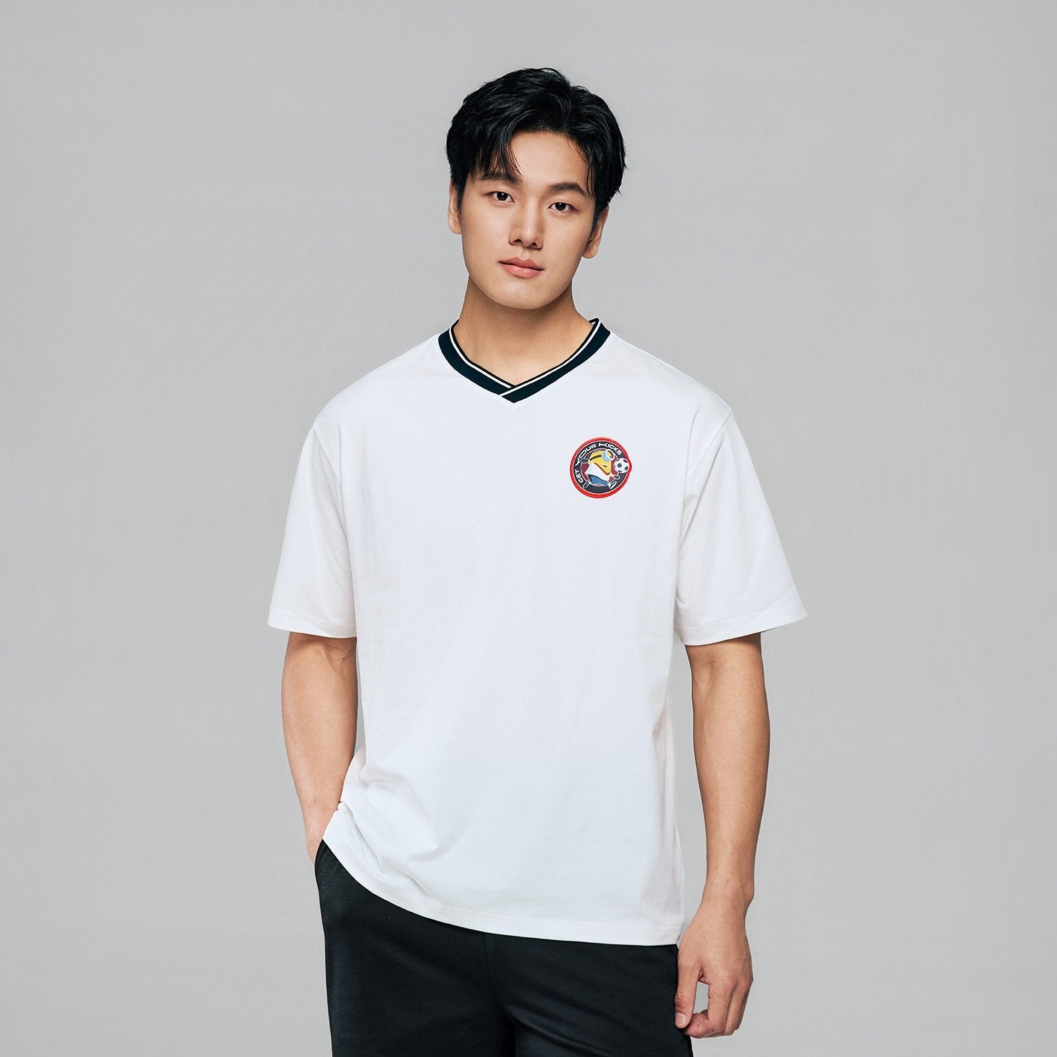 Men's Minions Relaxed V Neck Print Tee - Image 3