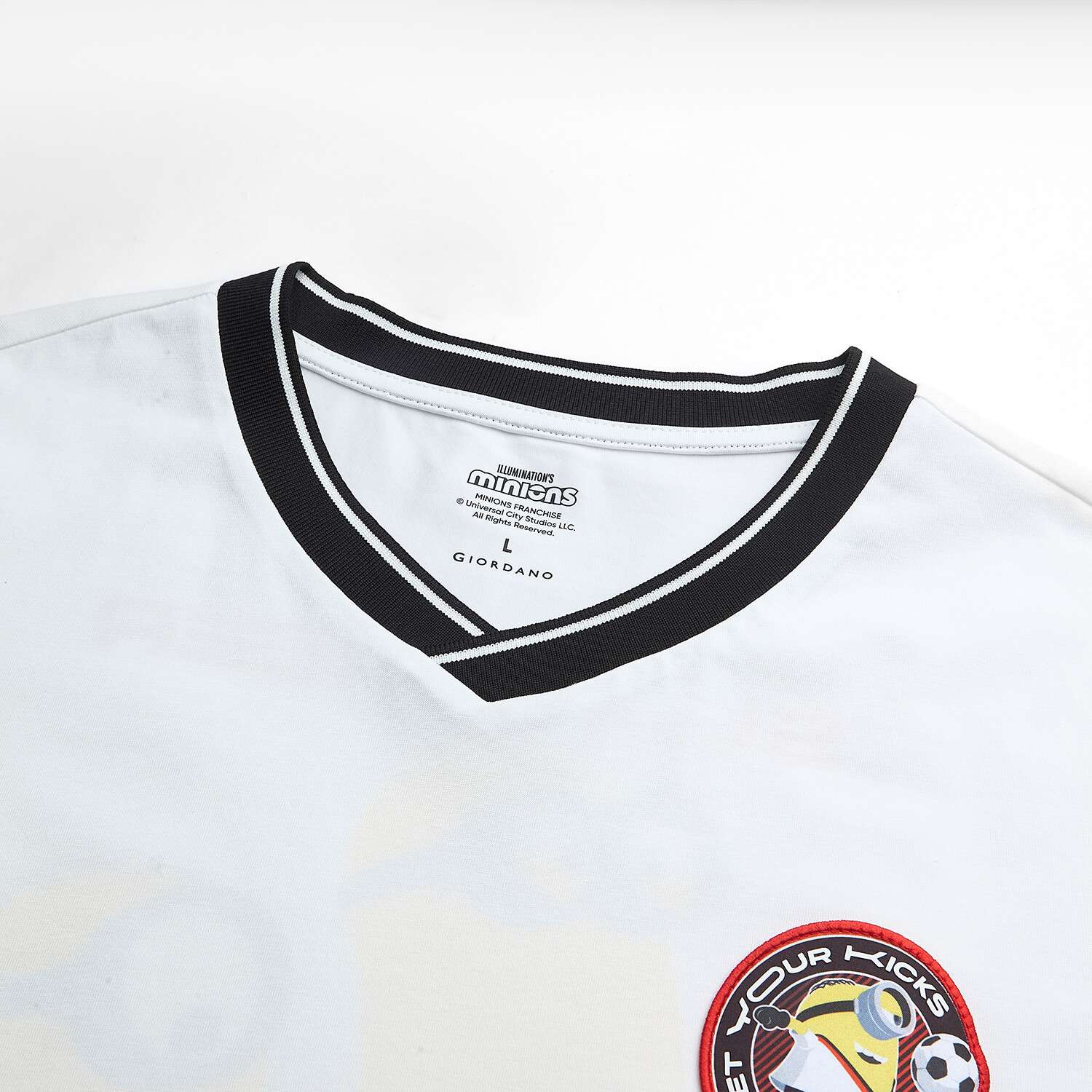Men's Minions Relaxed V Neck Print Tee - Image 7