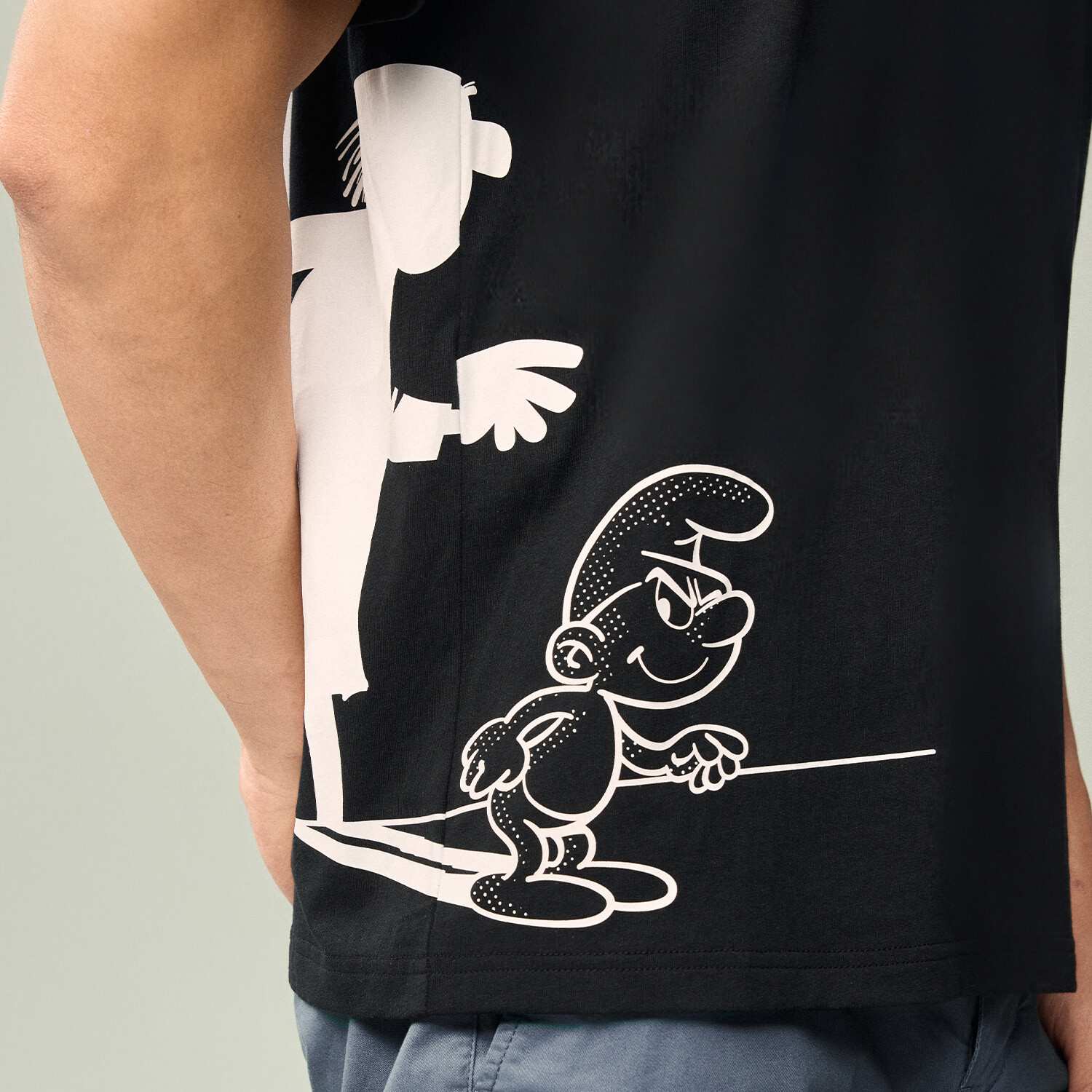 Men's Relaxed Fit Smurfs Print Crew Neck Tee - Image 2
