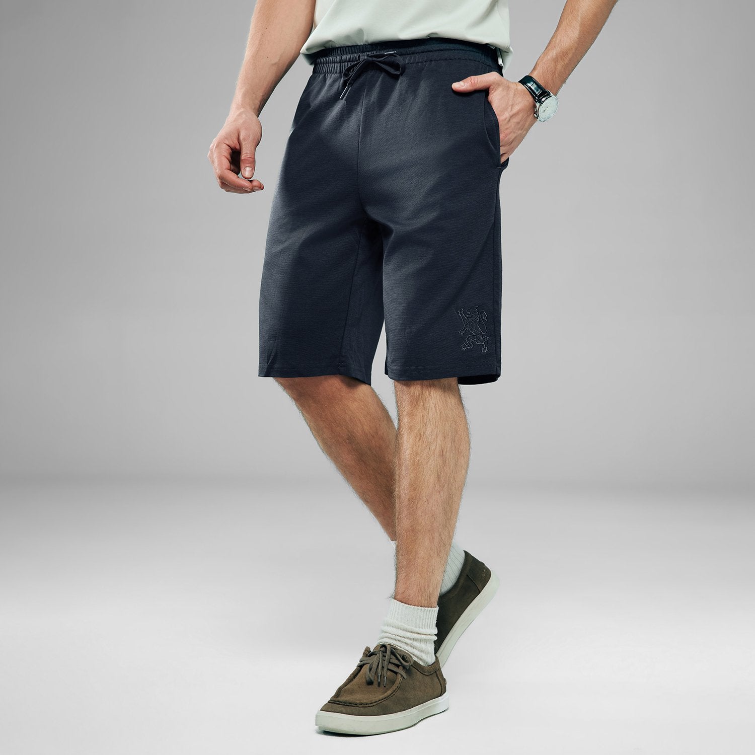 Men's  Mid Rise Regular Embroidery Shorts - Image 2