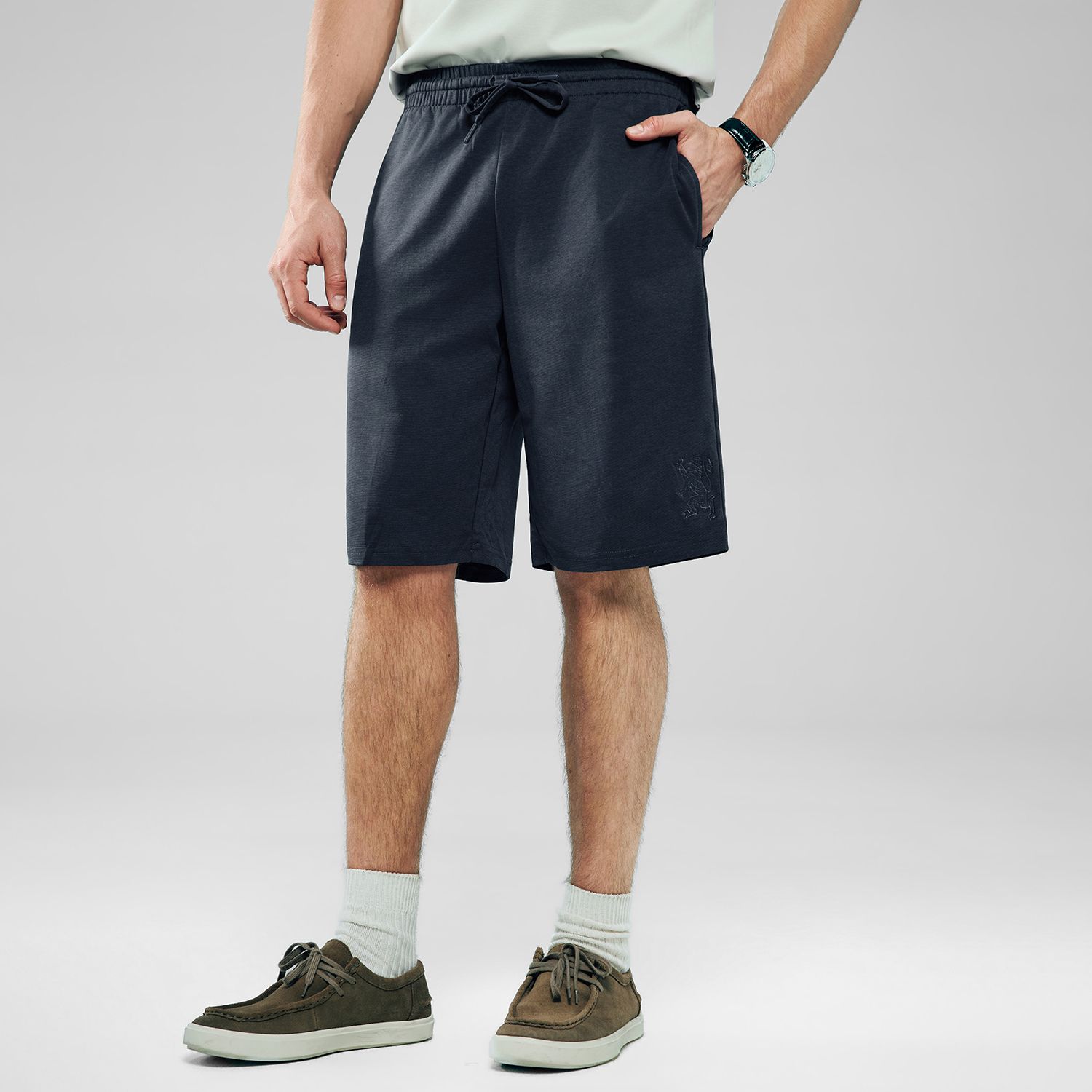 Men's  Mid Rise Regular Embroidery Shorts - Image 3