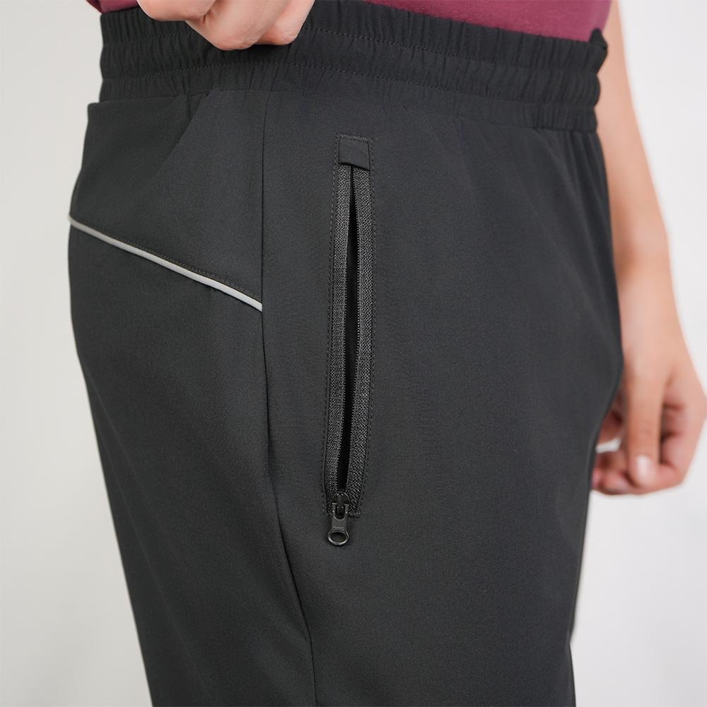 Men's G Motion  Interlock Mid Rise Slim Taper Jogger - Image 4