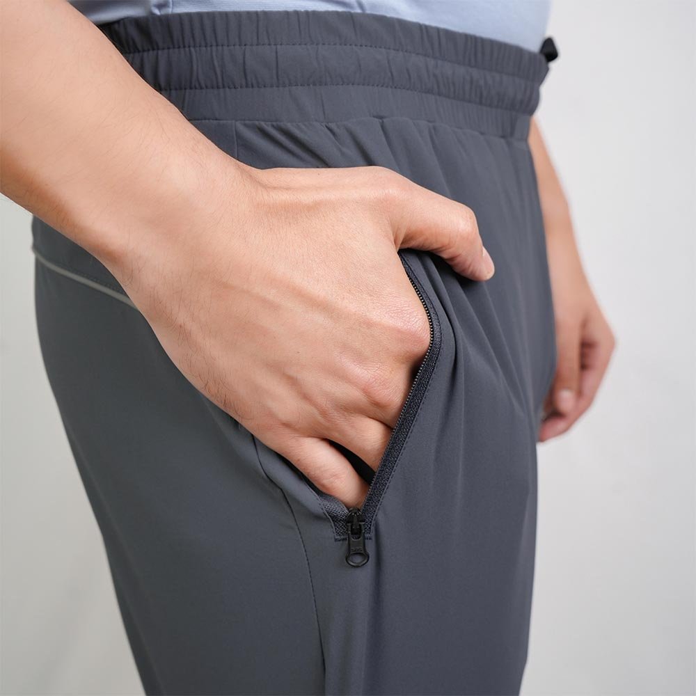 Men's G Motion  Interlock Mid Rise Slim Taper Jogger - Image 4