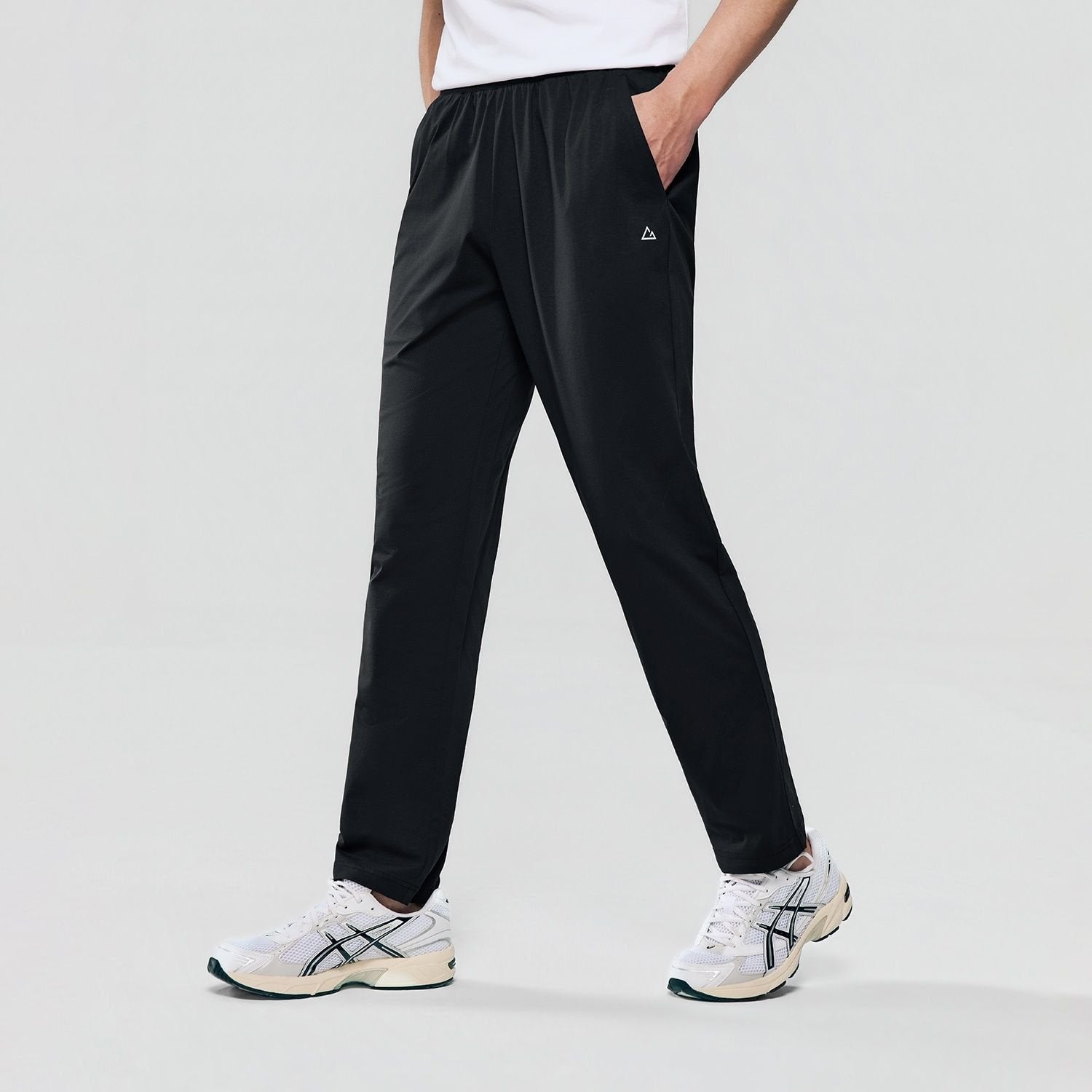 Men's Mid-Rise Slim Taper Jogger Pants - Image 1