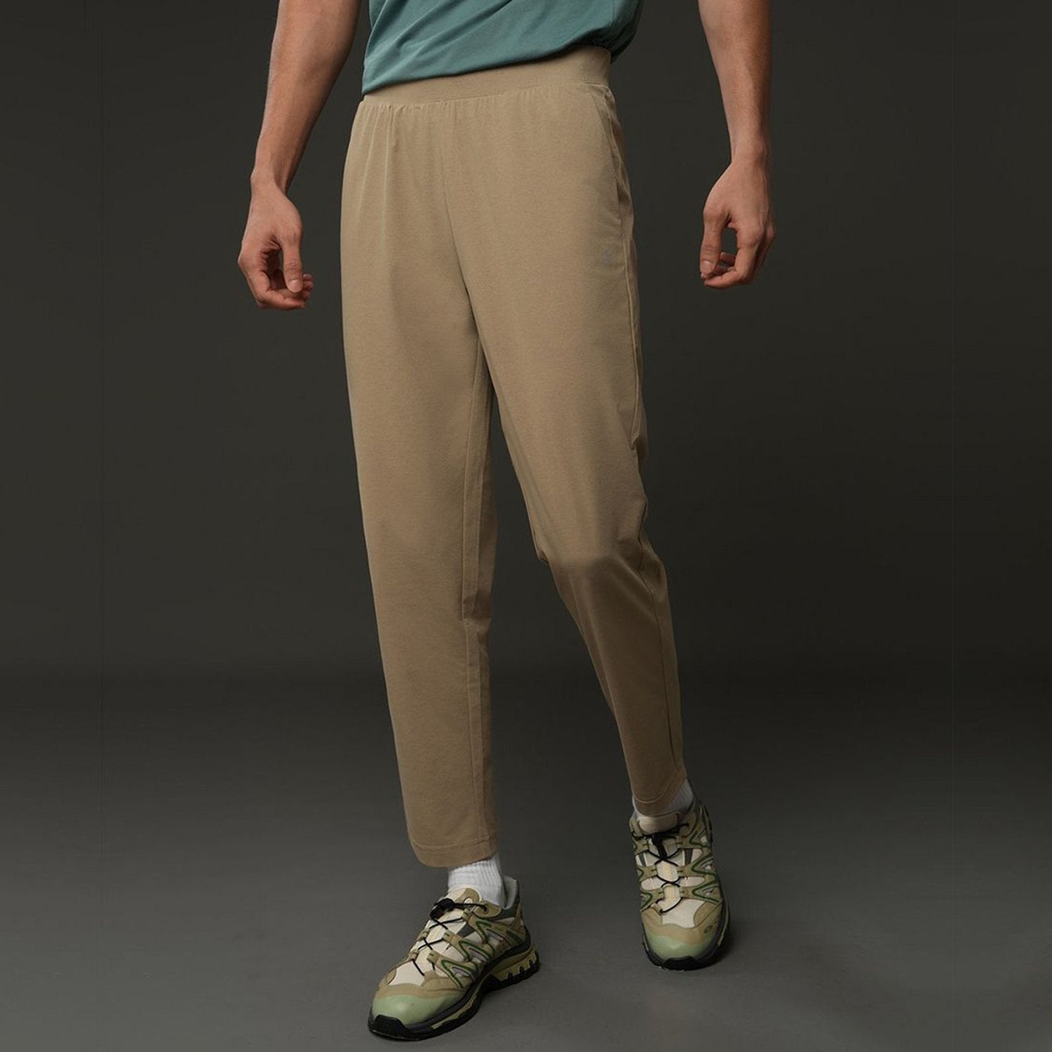 Men's Mid-Rise Slim Taper Jogger Pants - Image 1