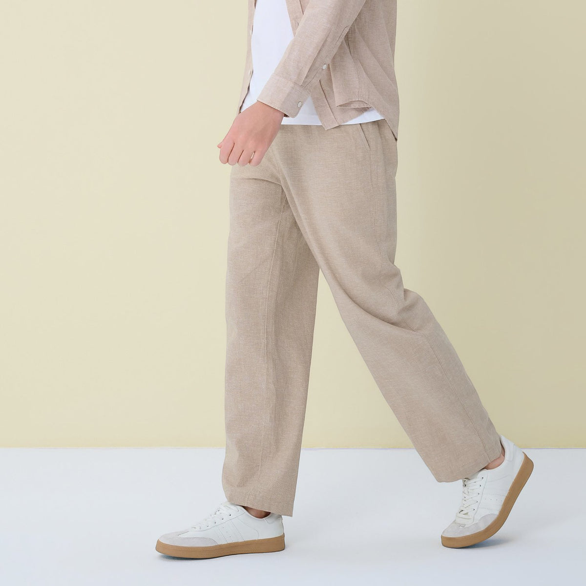 Men's  Mid Rise Relaxed Straight Elastic Waist Khakis - Image 3