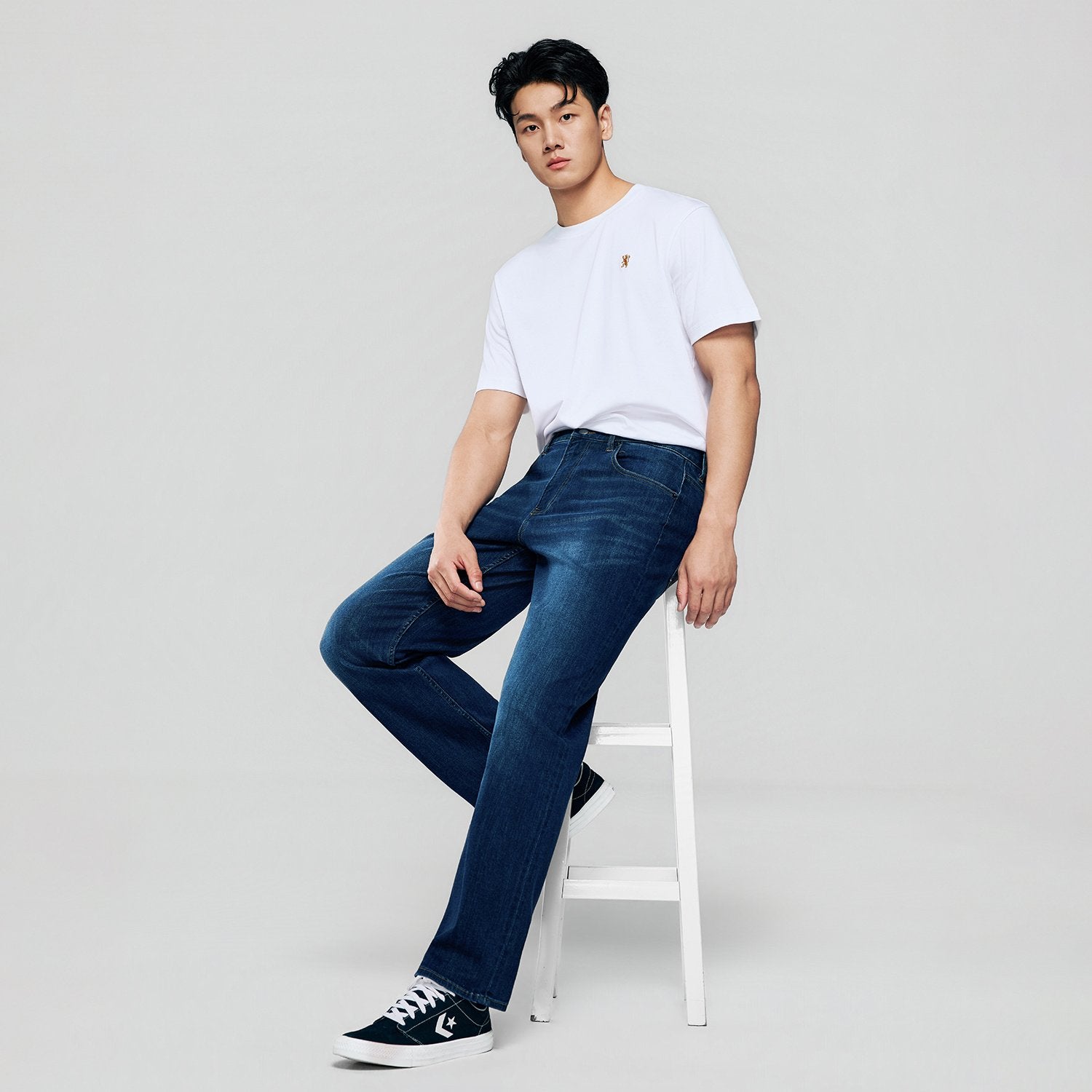 Men's  Mid Rise Straight Jeans - Image 6
