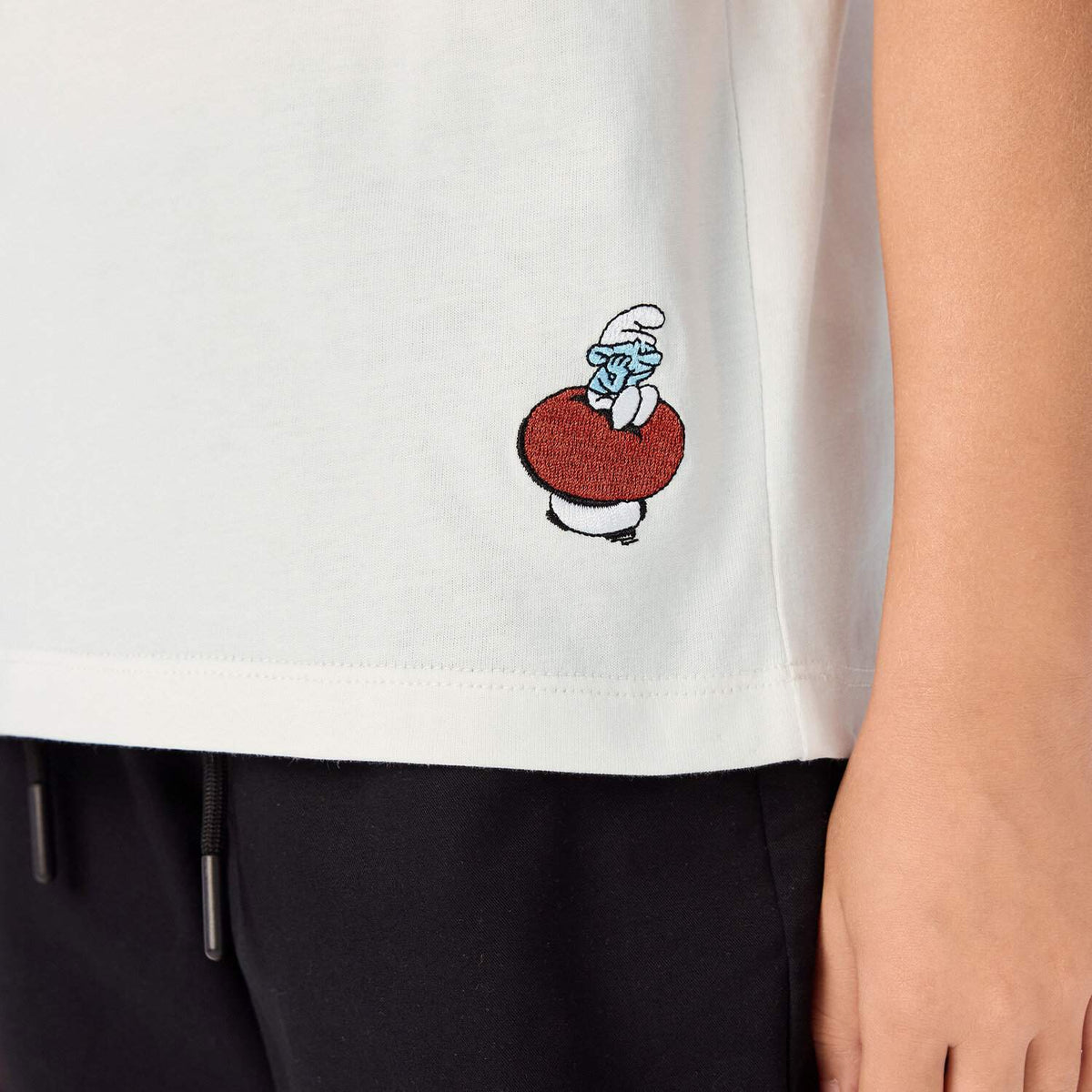 Junior's  Relaxed Fit Raglan Sleeve Smurfs Print Crew Neck Tee - Image 4