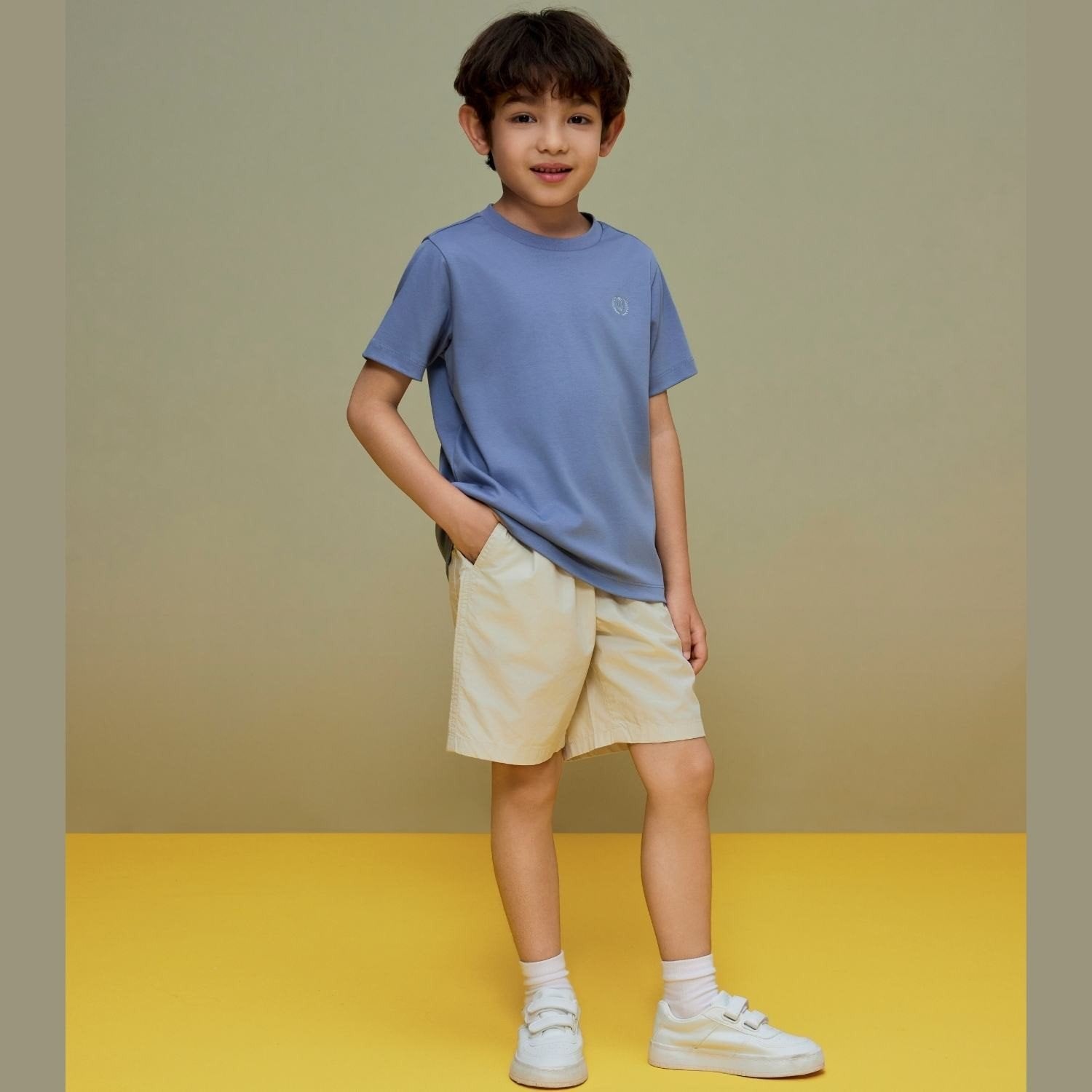 Junior's  Mid-Rise Regular Fit Elastic Waist Shorts - Image 2