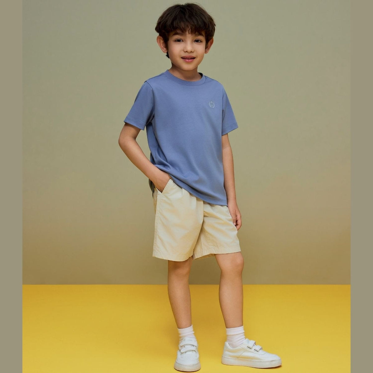 Junior's  Mid-Rise Regular Fit Elastic Waist Shorts - Image 2
