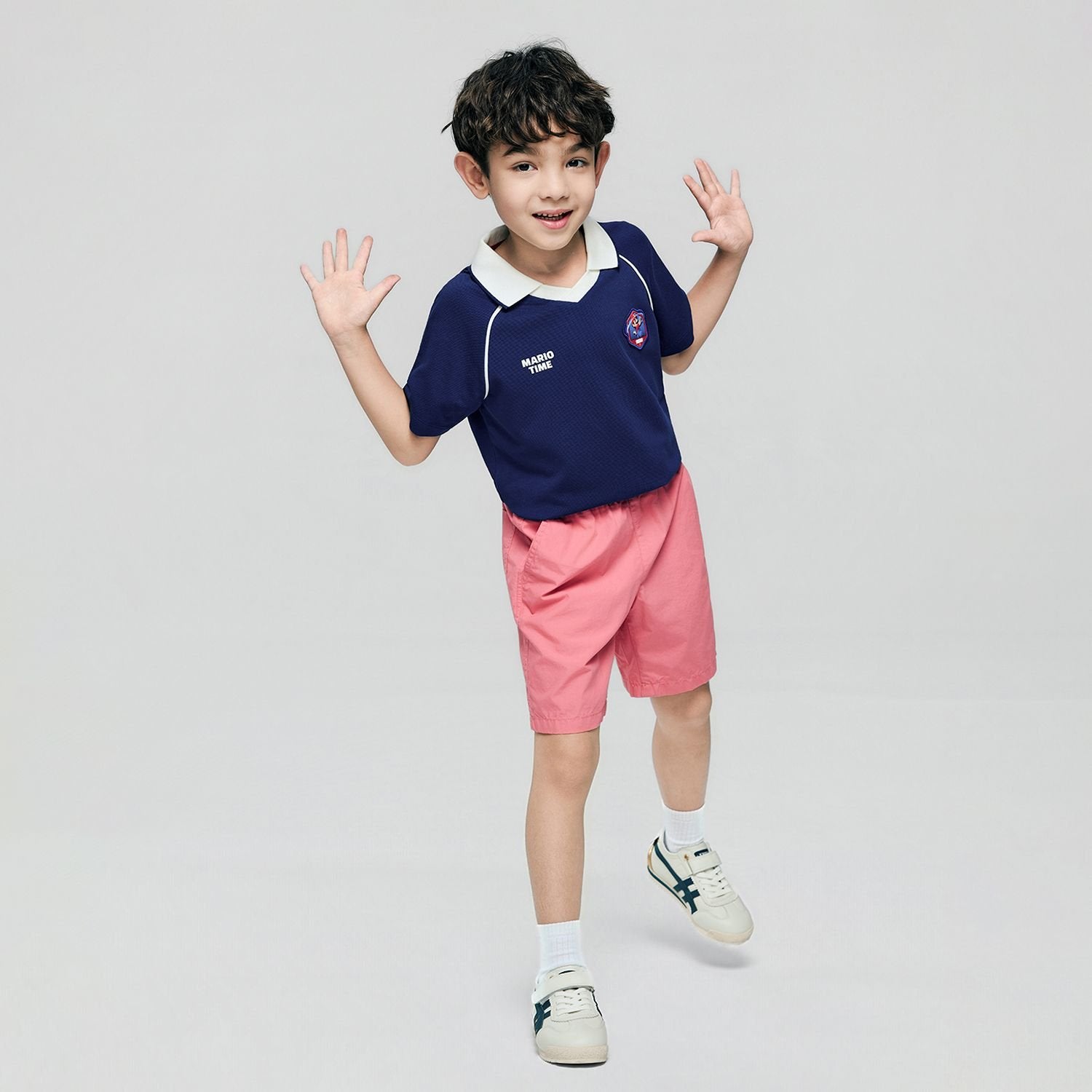 Junior's  Mid-Rise Regular Fit Elastic Waist Shorts - Image 2