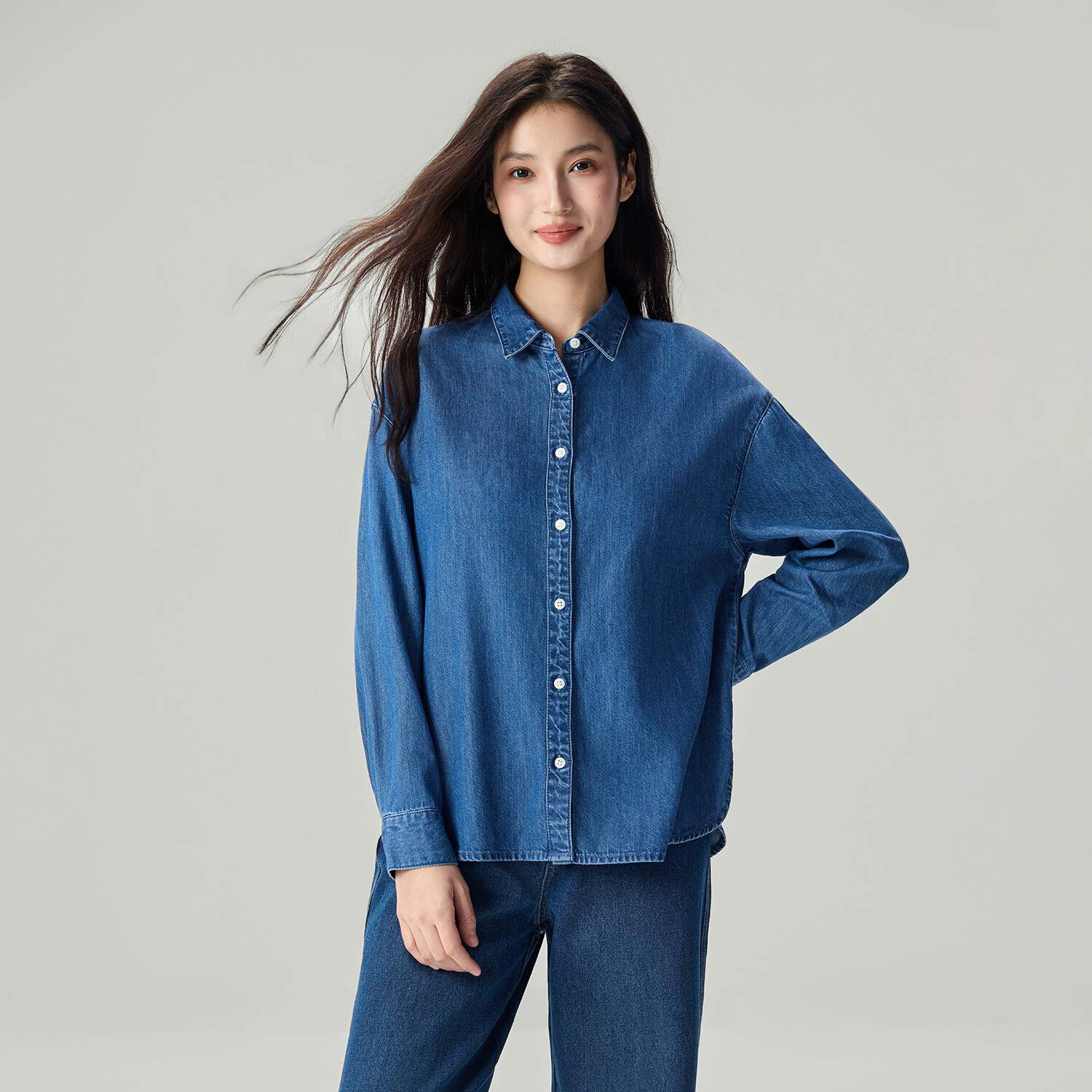 Women's Denim Loose Fit Long Sleeve Button-Front Shirt - Image 3