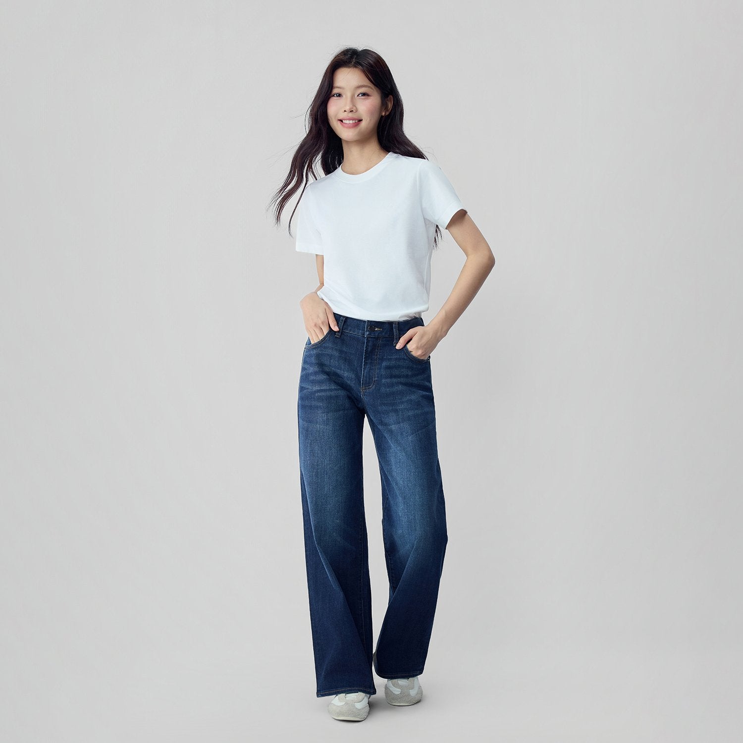 Women High Waist Loose Fit Pocket Jeans - Image 1