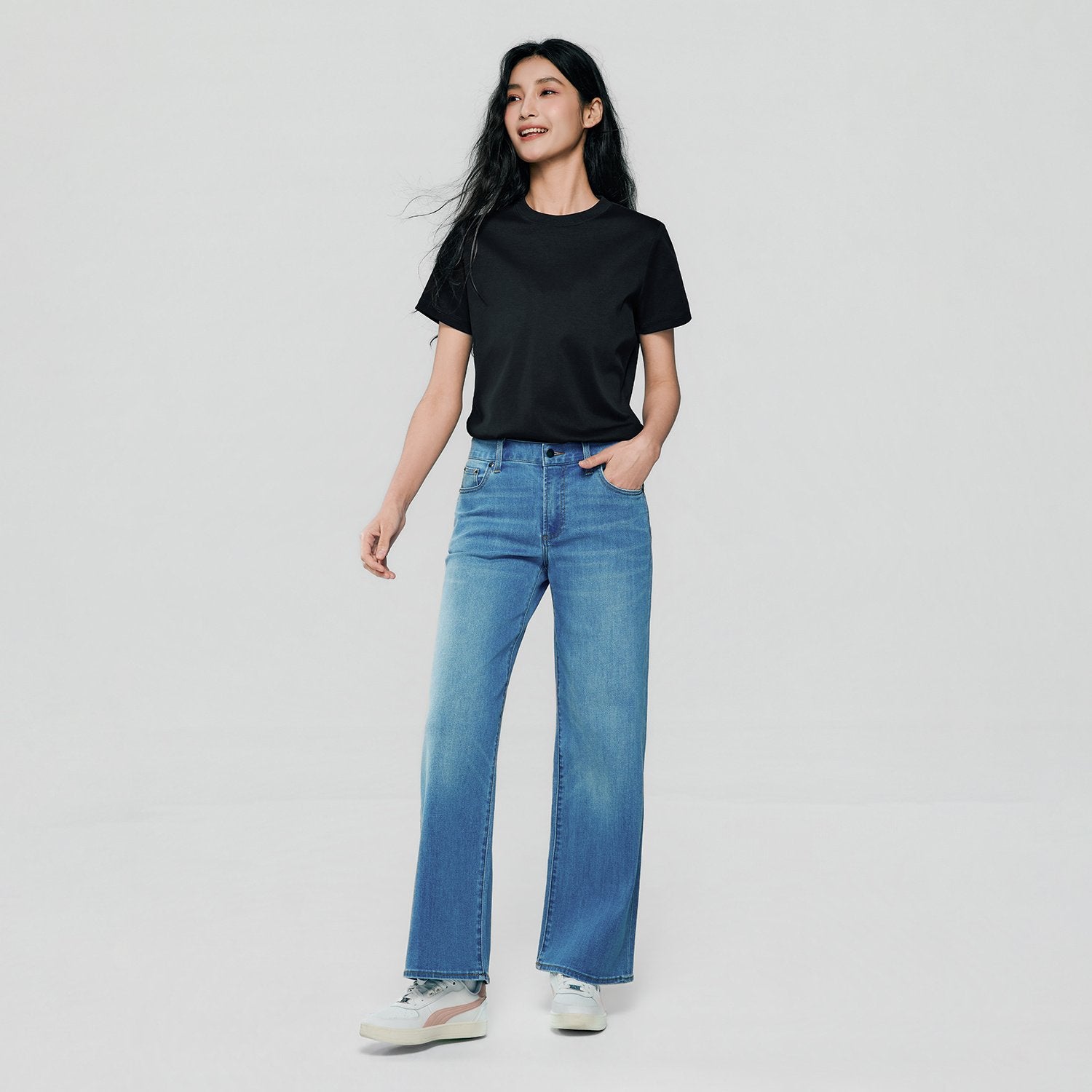Women High Waist Loose Fit Pocket Jeans - Image 1