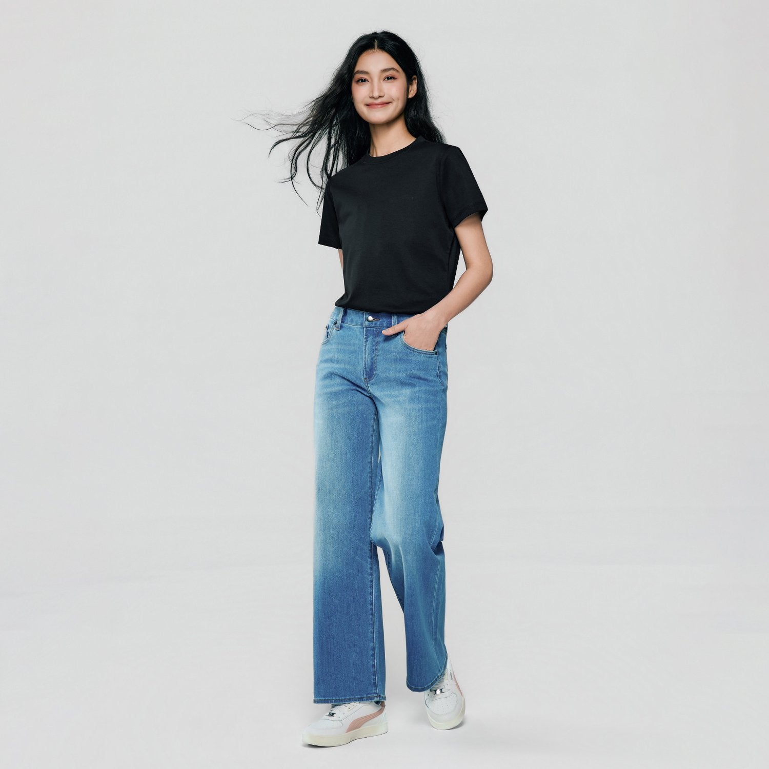 Women High Waist Loose Fit Pocket Jeans - Image 4