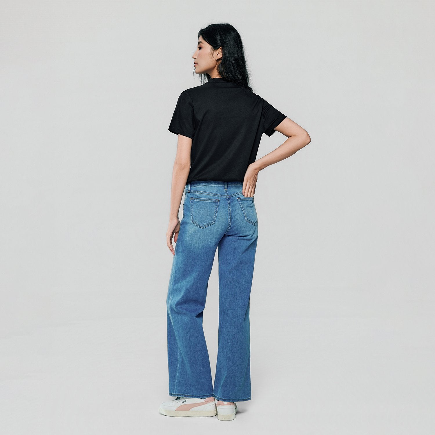 Women High Waist Loose Fit Pocket Jeans - Image 5