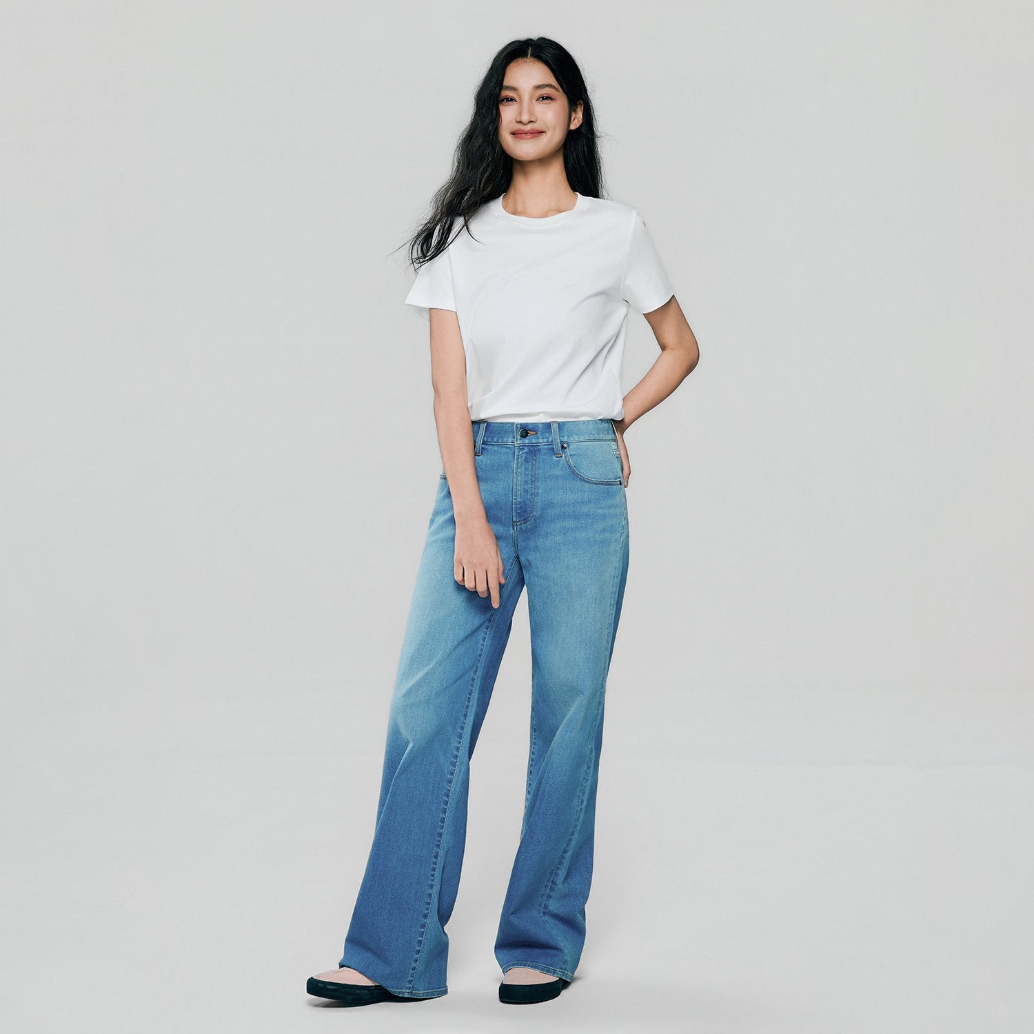 Women High Waist Loose Fit Pocket Jeans - Image 1