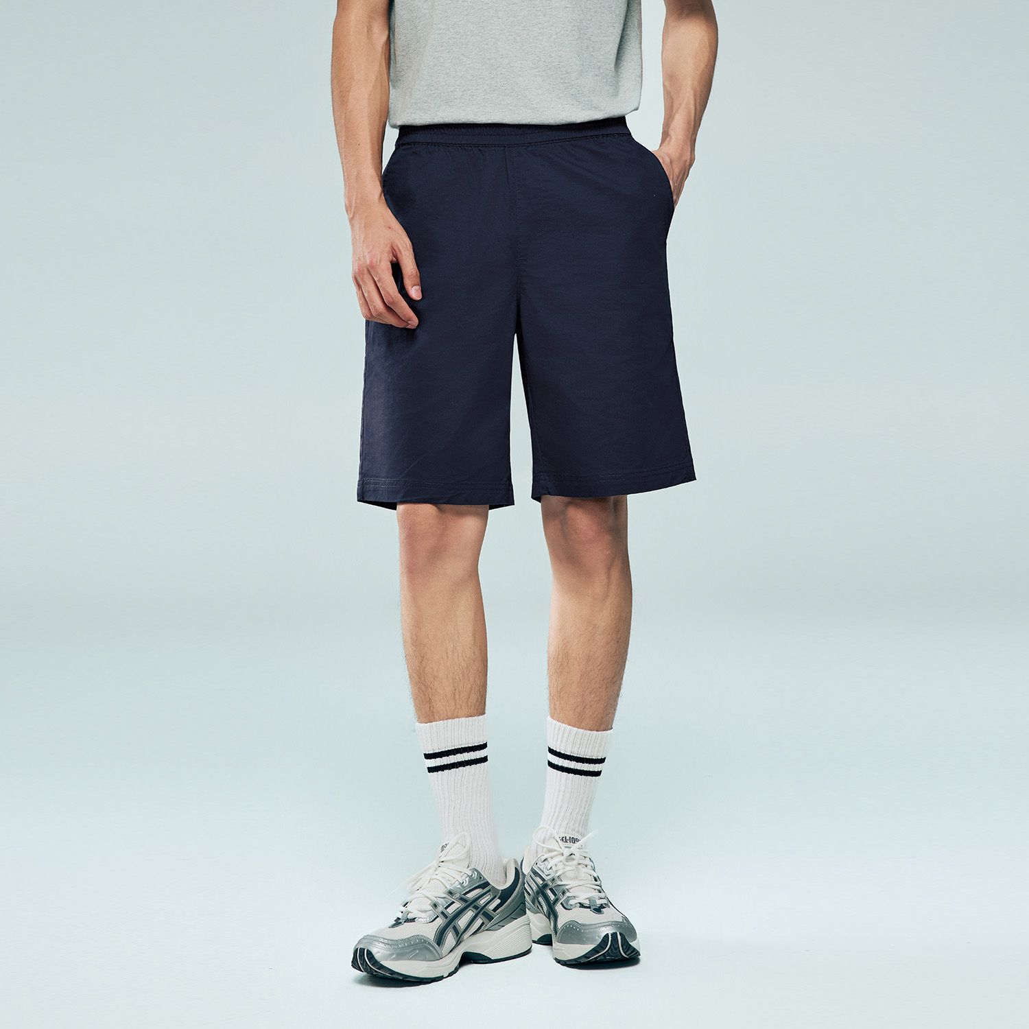 Men's Cotton Twill Mid Rise Regular Fit Shorts - Image 1