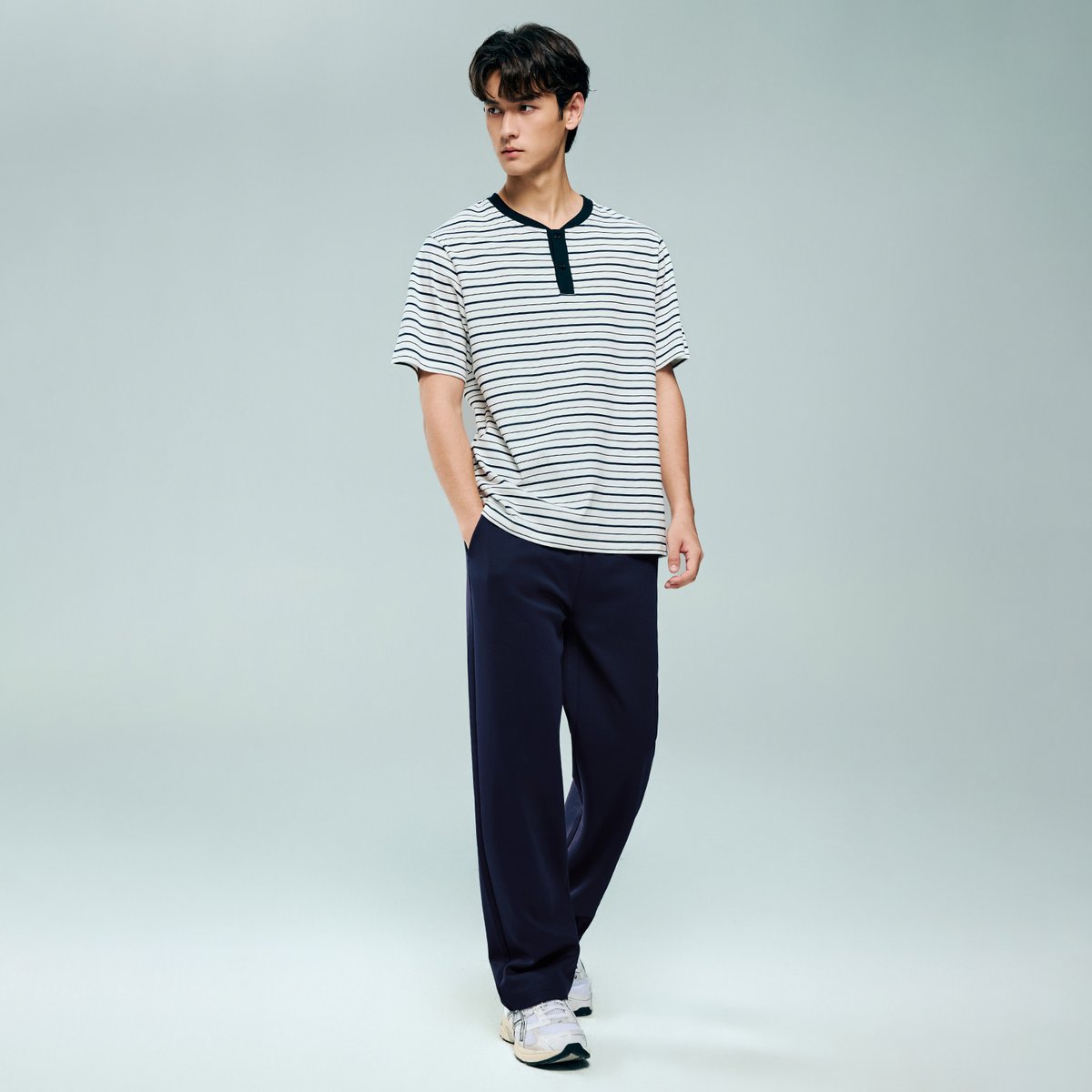 Men Mid‑Rise Regular Fit Elastic Waist Pants - Giordano Online