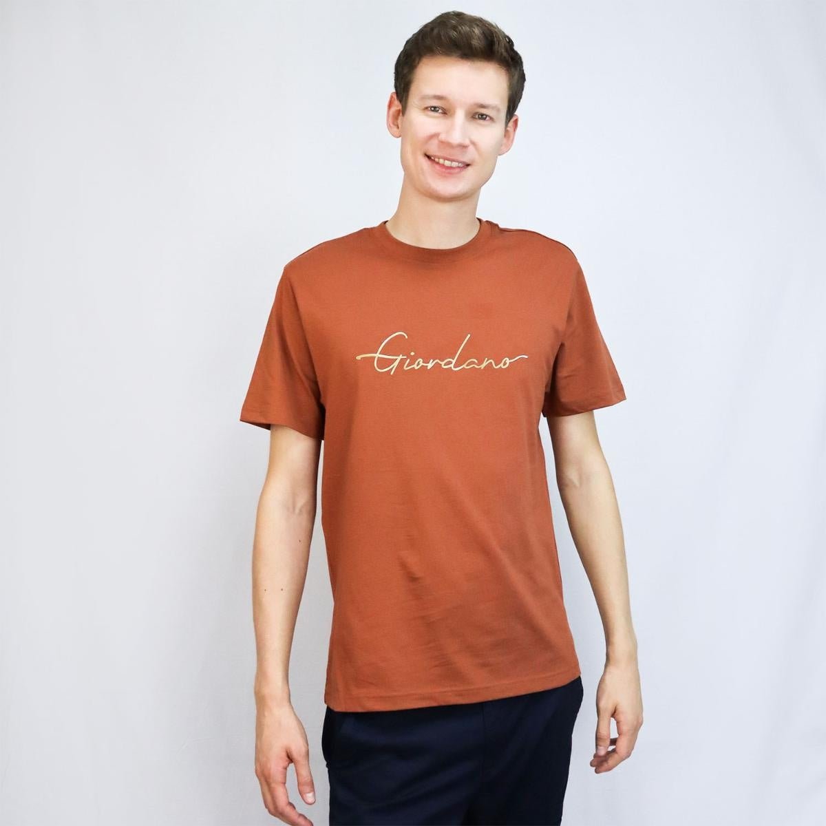 Men's Giordano Slim Fit Tee: Signature Print, 100% Cotton Jersey - Khaki - Giordano Online