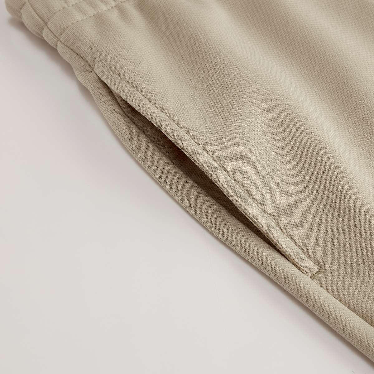 Men’s Interlock Mid‑Rise Regular Fit Elastic Waist Shorts - Giordano Online