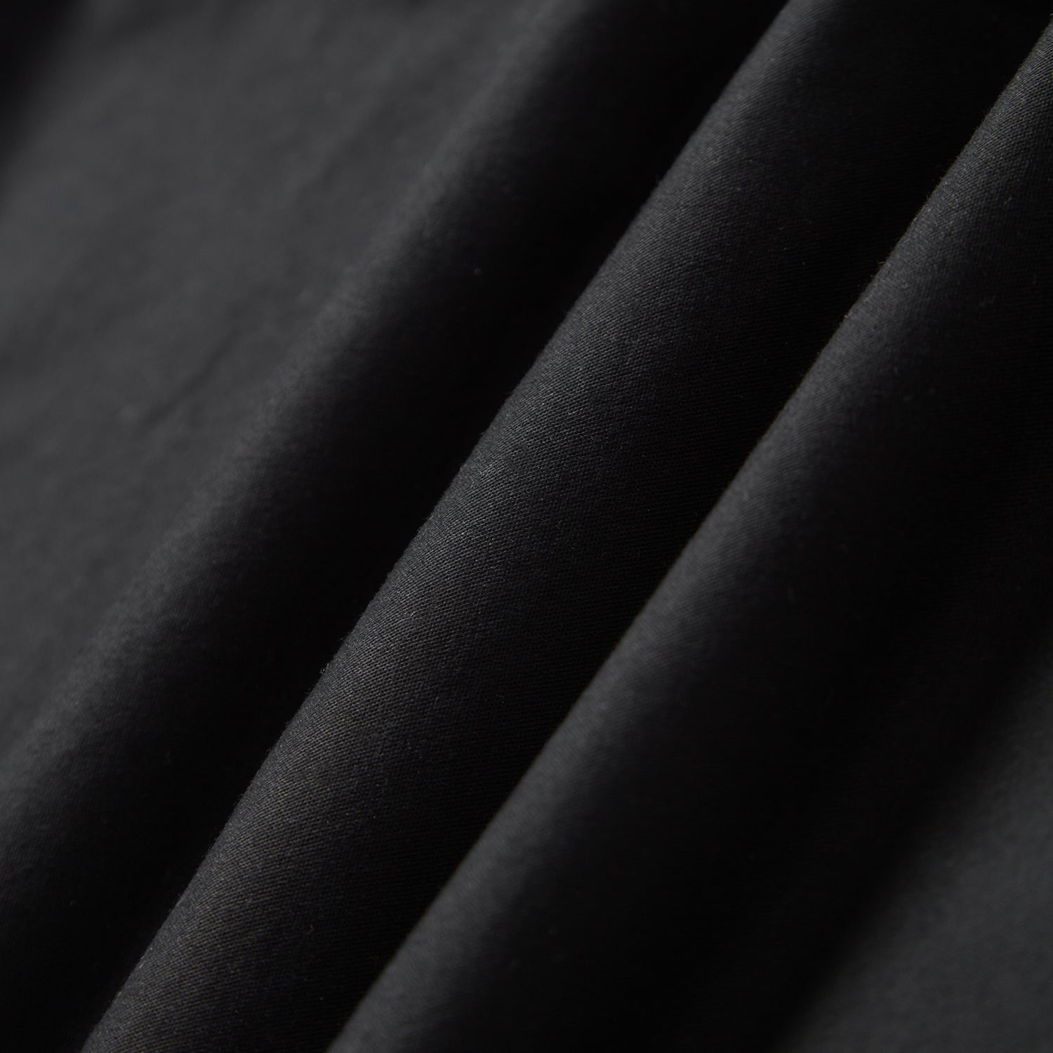 Men's Twill Low Rise Slim Tapered Bermuda - Giordano Online